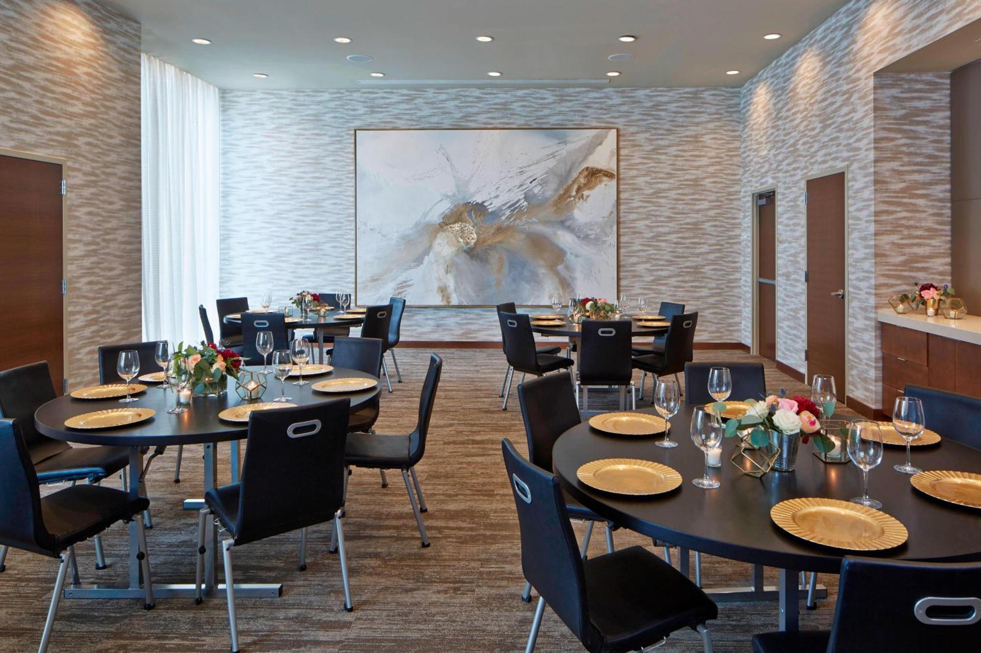 Ac Hotel By Marriott Des Moines East Village Exterior photo
